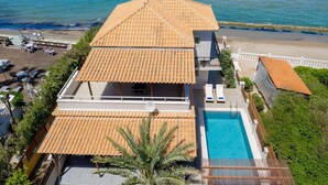 A coastal hotel with a swimming pool, terracotta tiled roofs, and a view of the sea. - Villa Elizabeth   Seafront Classic Villa! (Zakynthos)
