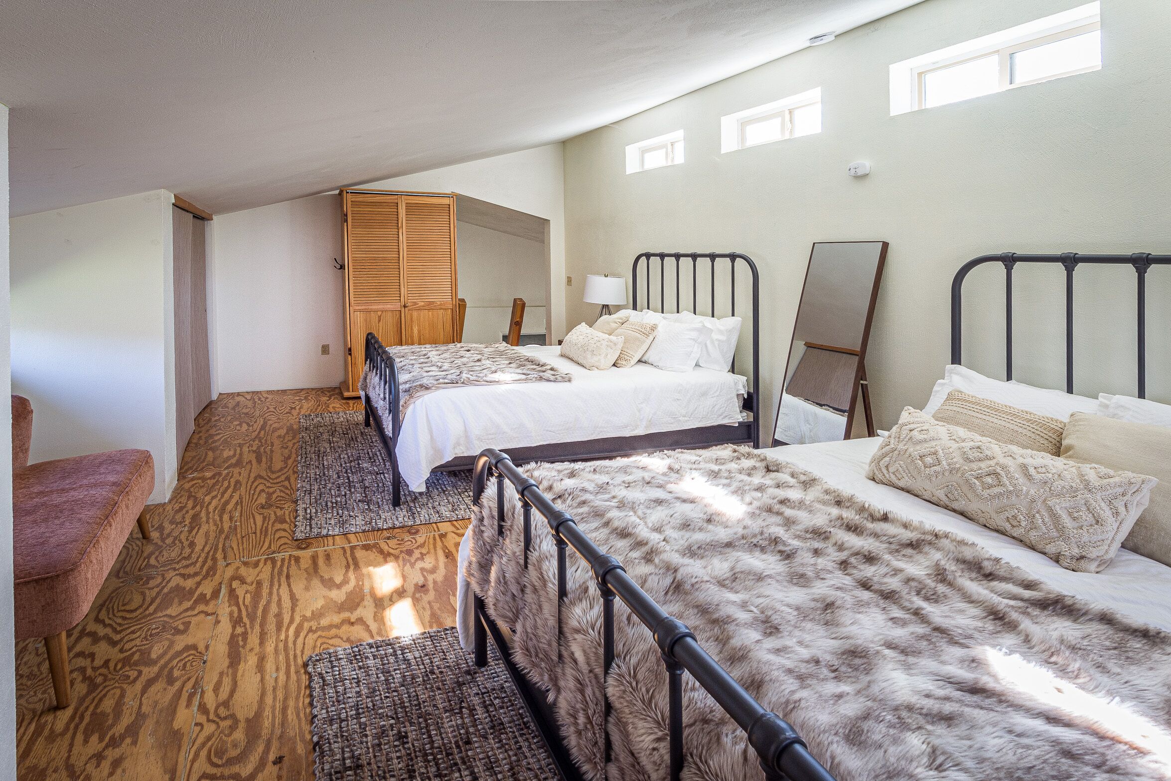 Ping pong, fire pit, record player, & more! Sleeps 8