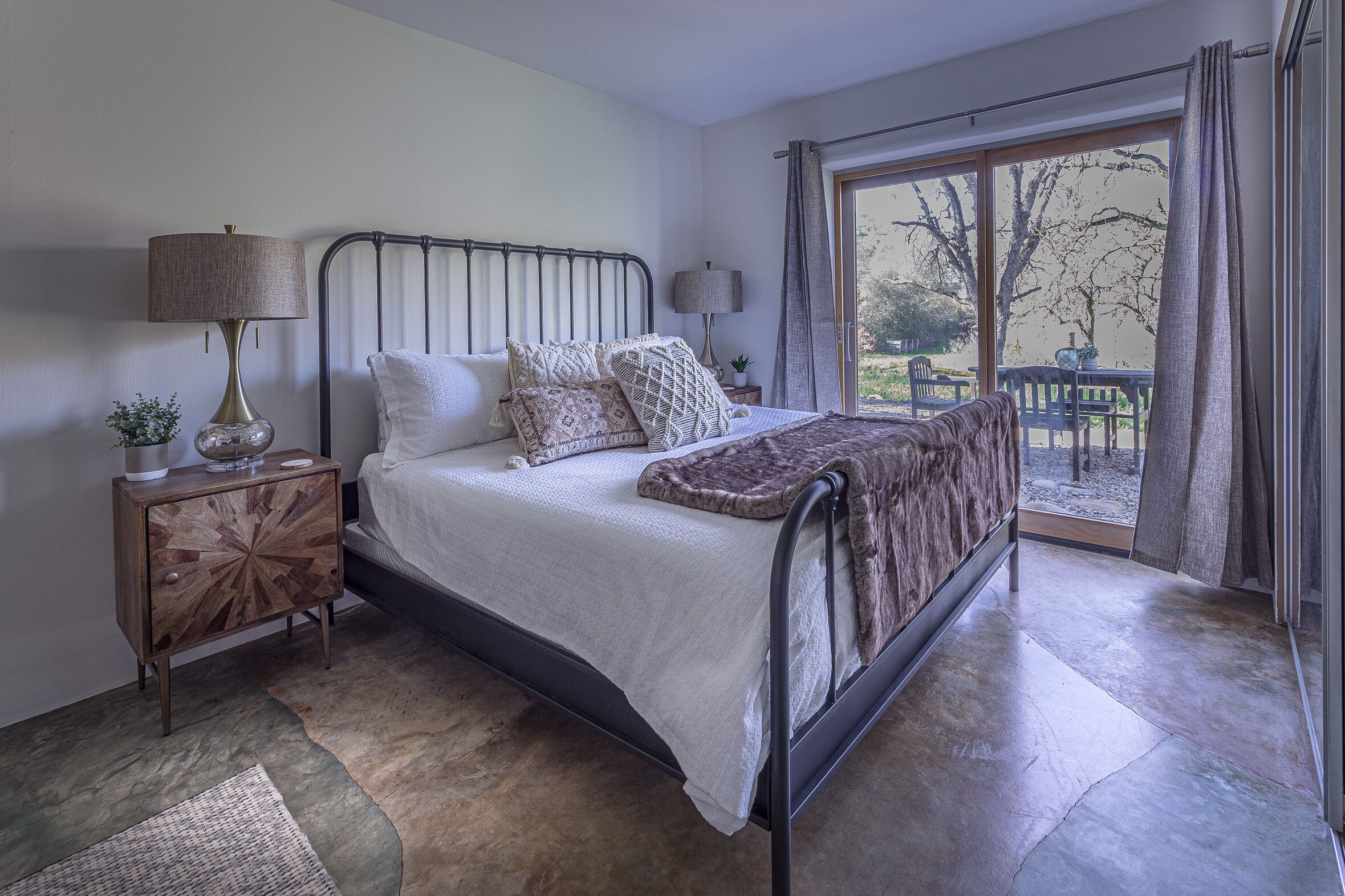 Ping pong, fire pit, record player, & more! Sleeps 8