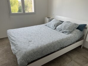 4 chambres, fer et planche à repasser, lit parapluie, Wi-Fi gratuit