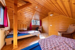 3 bedrooms, iron/ironing board, travel cot, free WiFi