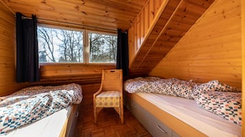 3 bedrooms, iron/ironing board, travel cot, free WiFi