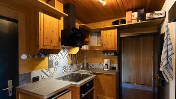 Refrigerador, horno, parrilla de estufa y lavavajillas