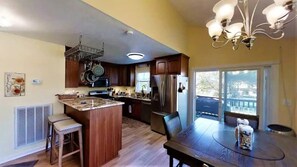 Fridge, microwave, oven, stovetop - Golf & Southern Comfort Cape with Loft at The Cove (Monterey)