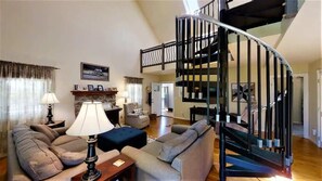 TV, fireplace, offices - Golf & Southern Comfort Cape with Loft at The Cove (Monterey)