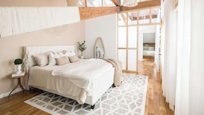 3 Schlafzimmer, Schreibtisch, Bügeleisen/Bügelbrett, Reisekinderbett