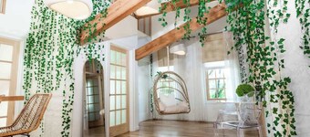 Designer Treehouse with Spa Bath