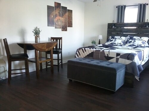 Music studio getaway, close to entertainment!