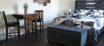 Music studio getaway, close to entertainment!