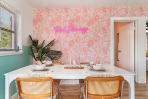 Dining - Pink Flamingo - Dunedin Vacation Rental (Dunedin)
