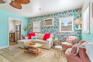 Smart TV, offices - Pink Flamingo - Dunedin Vacation Rental (Dunedin)