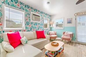 Smart TV, offices - Pink Flamingo - Dunedin Vacation Rental (Dunedin)