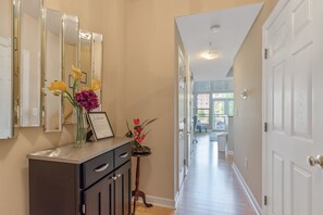 Interior - One Bedroom Hideaway w/ free parking steps to Downtown (Raleigh)