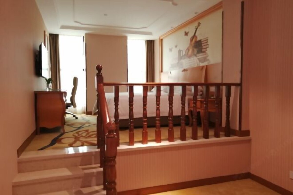 A staircase with wooden balusters leading to a landing.