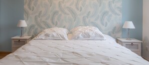 4 bedrooms, desk, iron/ironing board, travel cot