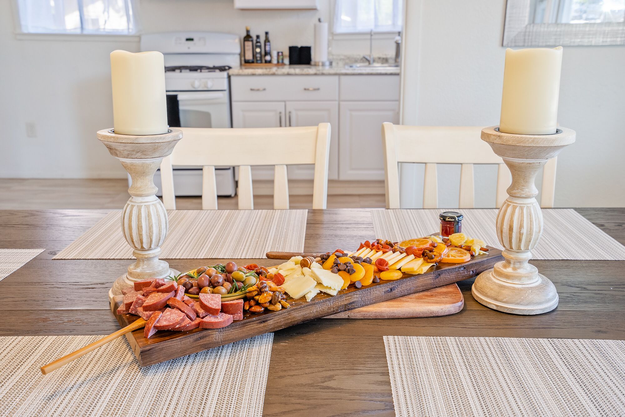 Microwave, stovetop, dishwasher, coffee/tea maker