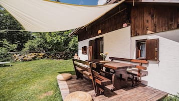 Cottage (Postaja Mir) | Exterior