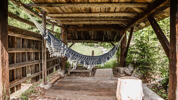 Cottage (Postaja Mir) | Bahagian luar