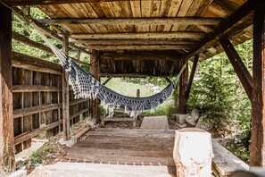 Cottage (Postaja Mir) | Exterior