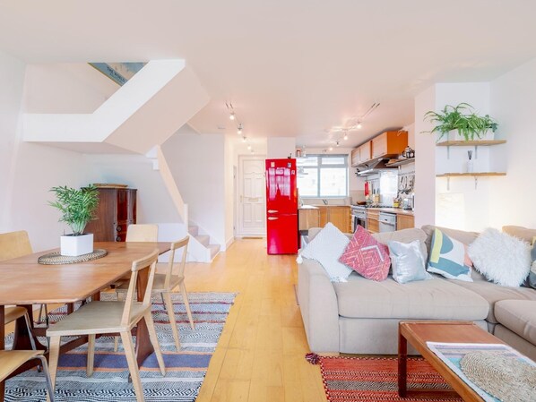 Interior - 3-Bedroom Duplex w/ Private Patio in Shoreditch - Pass the Keys (London)