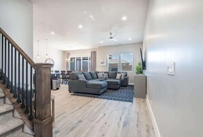 Smart TV, offices - O-50&51 | 2 Homes! Pvt Heated Pool &  Pvt Hot Tubs (Santa Clara)