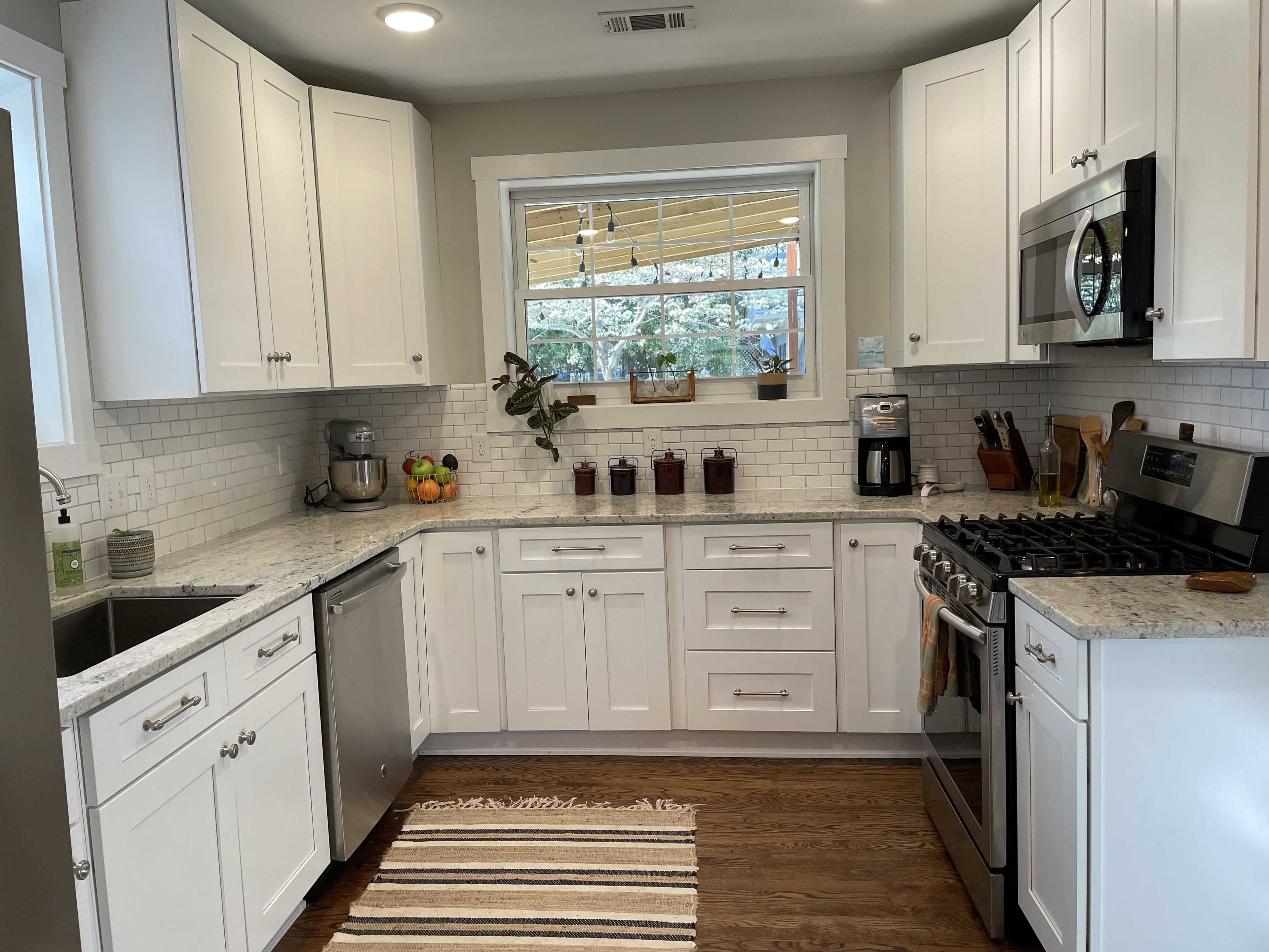 雪櫃、微波爐、焗爐、爐具