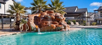 O-52| Aloha Poolhouse! Pool & Hot Tub * Fire Pit *