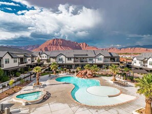 A heated pool - O-13| Private Hot Tub! Ping Pong, Balcony+Fire Pit (Santa Clara)