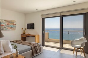 5 bedrooms, iron/ironing board, WiFi, bed sheets