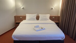 经典双人房 | 迷你吧、办公桌、笔记本电 脑工作区、免费 WiFi