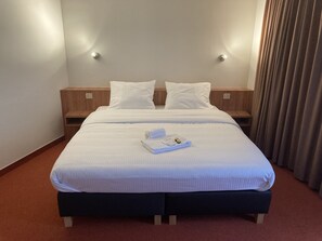 经典双人房 | 迷你吧、办公桌、笔记本电脑工作区、免费 WiFi