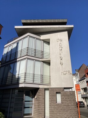 واجهة المنشأة