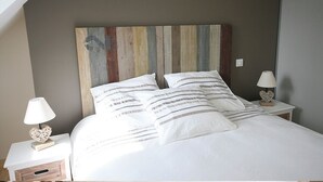 5 bedrooms, travel cot, free WiFi - BRAND NEW LUXURY HOUSE NEAR PORT IN PEACE (Le Palais)