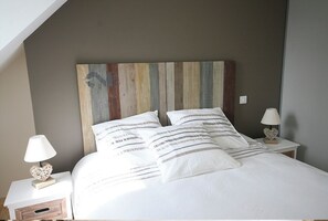 5 bedrooms, travel cot, free WiFi