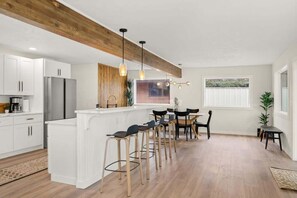 Dining - Modern Rancher Oasis  I  Gorgeous Pool! (Spokane)