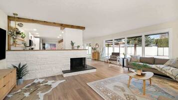 TV, fireplace, offices