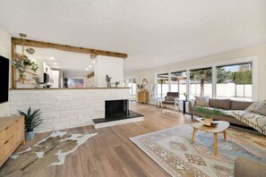 TV, fireplace, offices