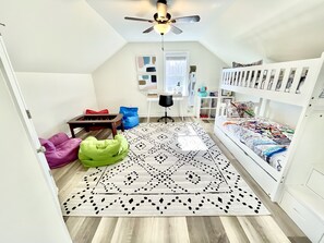 4 bedrooms, desk, iron/ironing board, travel crib