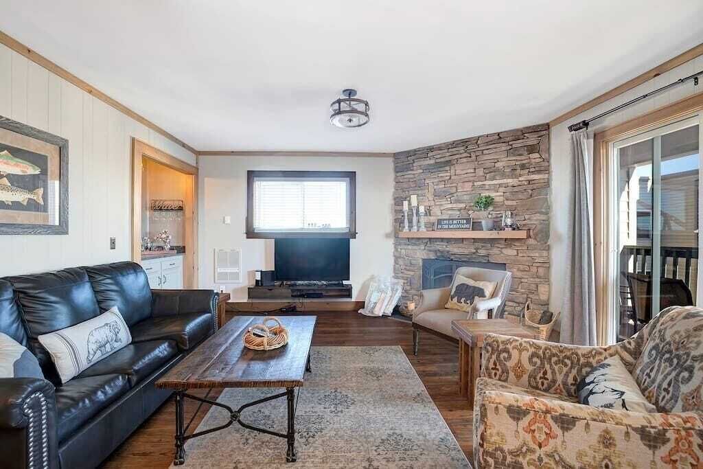 Downing's Creek/Pool/H.Tub/Sauna/Arcade/3rd Floor