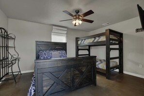 4 bedrooms, desk, iron/ironing board, free WiFi