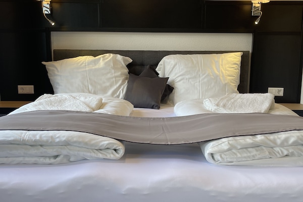 Family Room | Premium bedding, laptop workspace, soundproofing, travel crib