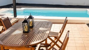 Outdoor dining - Villa Gaumet (Playa Blanca)