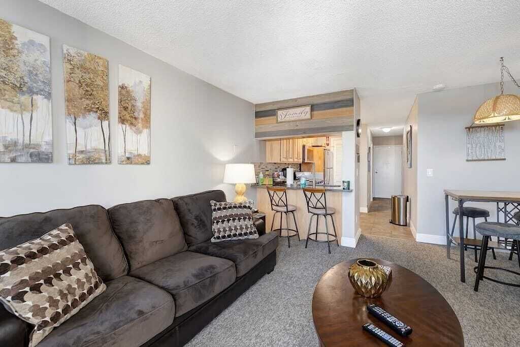 Rojas Rendezvous/Pool/H.Tub/Sauna/Arcade/2nd Floor