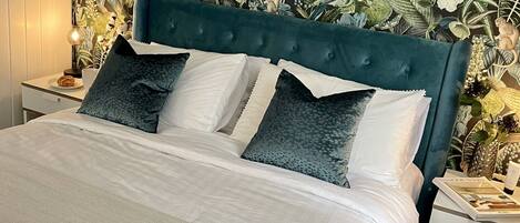 1 bedroom, desk, iron/ironing board, travel cot