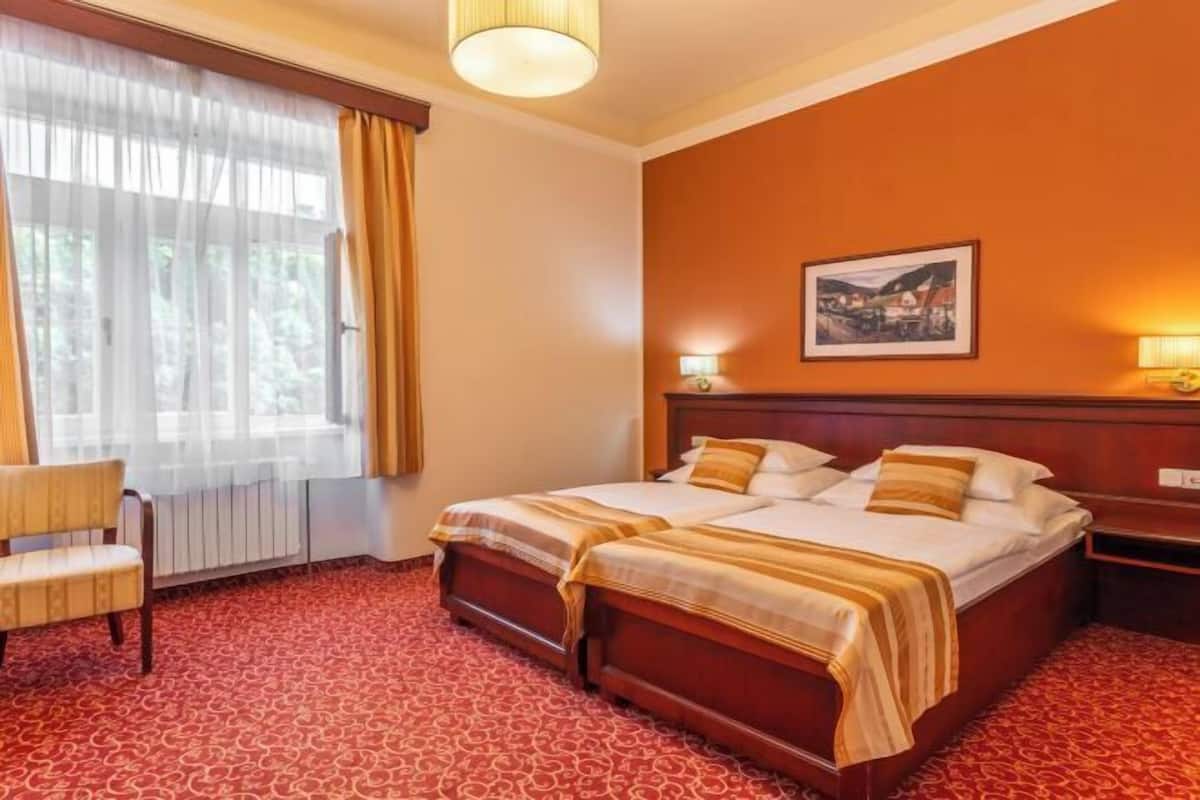 1 bedroom, minibar, desk, free WiFi