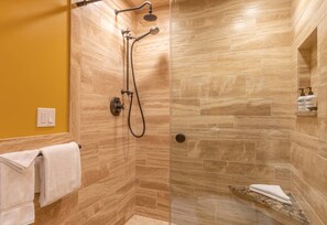 Combined shower/bathtub, hair dryer, towels - JHRL - Nez Perce A2 - Beautifully renovated, 1st floor condo (Teton Village)