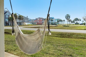 Property grounds - Private Beachside Home, Perfect for Families, Updated Interior & Near Beach (Galveston)