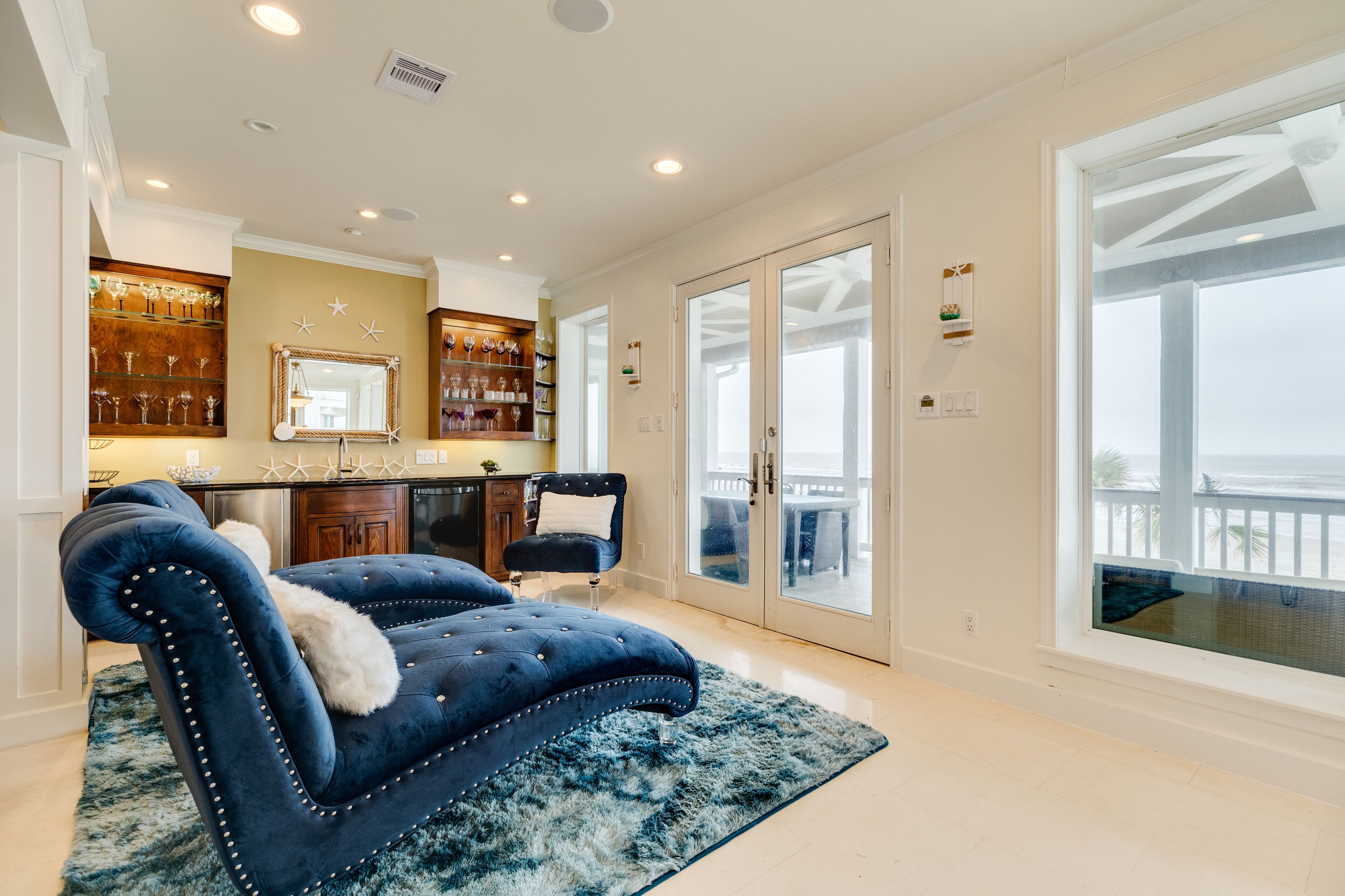 Beachfront Luxury! Huge Patio & Deck, Dog Friendly & Fenced, Stunning Gulf Views