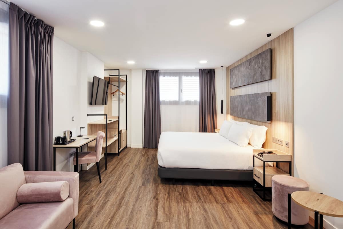 Gebar bulu kapas, bar mini, peti besi dalam bilik, Wi-fi percuma