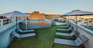 Seasonal outdoor pool, pool umbrellas, sun loungers